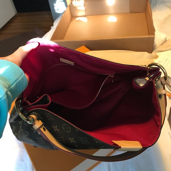 Louis Vuitton Graceful Monogram Pivoine Interior - Picture 5 of 8